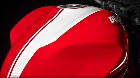 Ducati Monster 821 Stripe 2