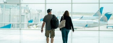 Las aerolíneas le han arrebatado a sus pasajeros el derecho a llevar maleta. Europa está a las puertas de devolvérselo