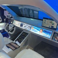 Hemos aceptado con normalidad que los coches se hayan convertido en pantallas rodantes. China se ha cansado