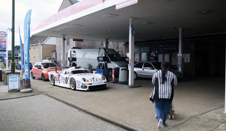 Este Porsche 911 GT1 de calle se deja ver en vídeo... ¡y es una auténtica locura!