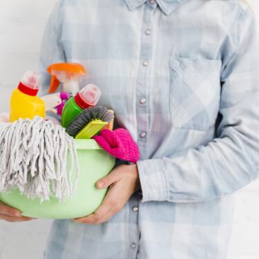 El método sencillo para dejar el sofá como nuevo después de las fiestas y empezar el año con la casa a punto 