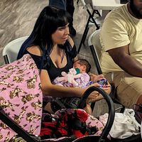 Ver para creer: una madre se merienda a todos sus rivales en un torneo de Mortal Kombat con su hija de cinco días en brazos