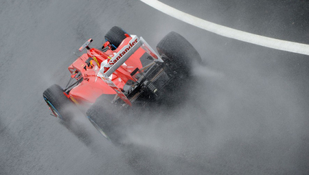 Fernando Alonso logra una pole pasada por agua en el Gran Premio de Gran Bretaña