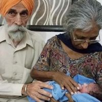 Una mujer india se convierte en madre primeriza a los 70 años