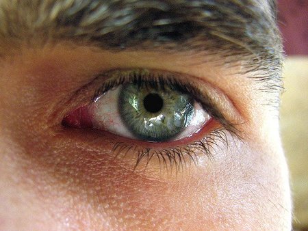 Piel masculina bien cuidada: ¿cuál será el primer signo de envejecimiento cutáneo?