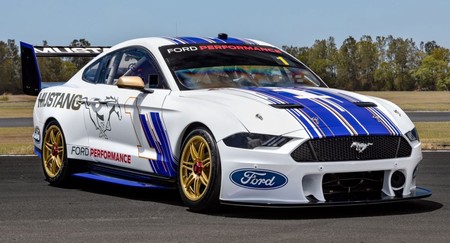 El Mustang sigue su metamorfosis, ahora se convierte en un V8 Supercar