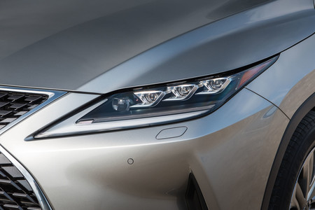 Lexus RX450h 2020 luces delanteras