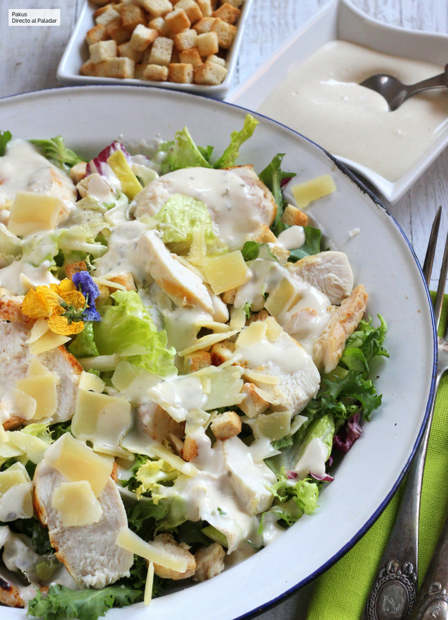 Ensalada César con pollo