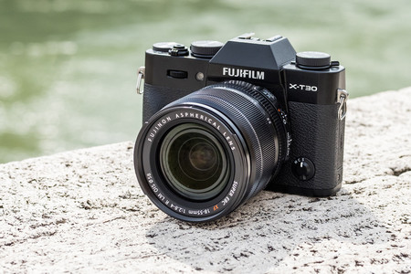 Sony A7R III, Fujifilm X-T30, Canon EOS 800D y más cámaras, objetivos y accesorios en oferta: Llega Cazando Gangas