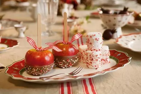 Tres mesas de Navidad con tres estilos diferentes