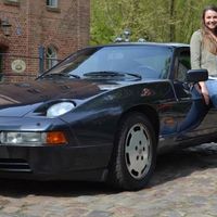 ¿Por qué esta joven de 20 años se ha comprado un Porsche 928 S4?