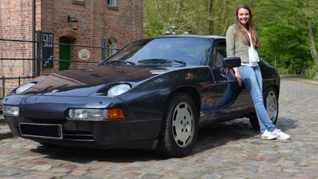 ¿Por qué esta joven de 20 años se ha comprado un Porsche 928 S4?