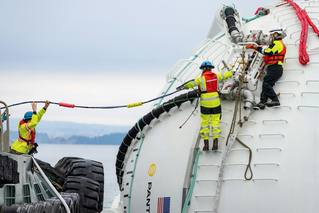 They measure 85 meters, have no anchors and are connected to Starlink: the gigantic"Roombas"sailors who want to save AI from the blackout