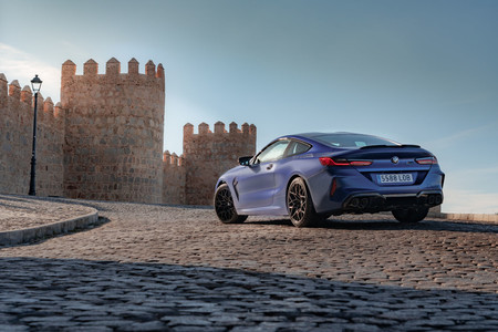 BMW M8 Coupe Competition trasera