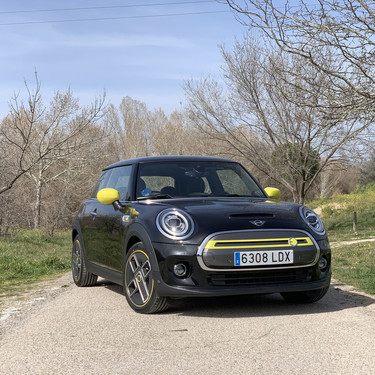 Probamos el MINI Electric: el MINI de siempre ahora es un coche eléctrico igual de divertido y exclusivo