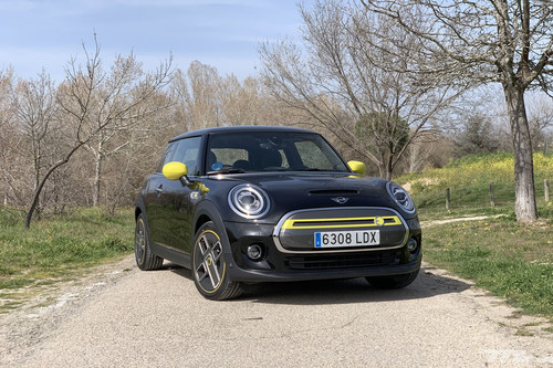 Probamos el MINI Electric: el MINI de siempre ahora es un coche eléctrico igual de divertido y exclusivo