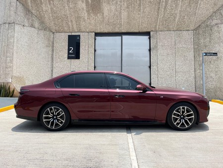 Bmw I7 7