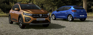 Julio confirma que los coches más vendidos en España son baratos y de gasolina: el Dacia Sandero sigue imbatible y Toyota manda en marcas