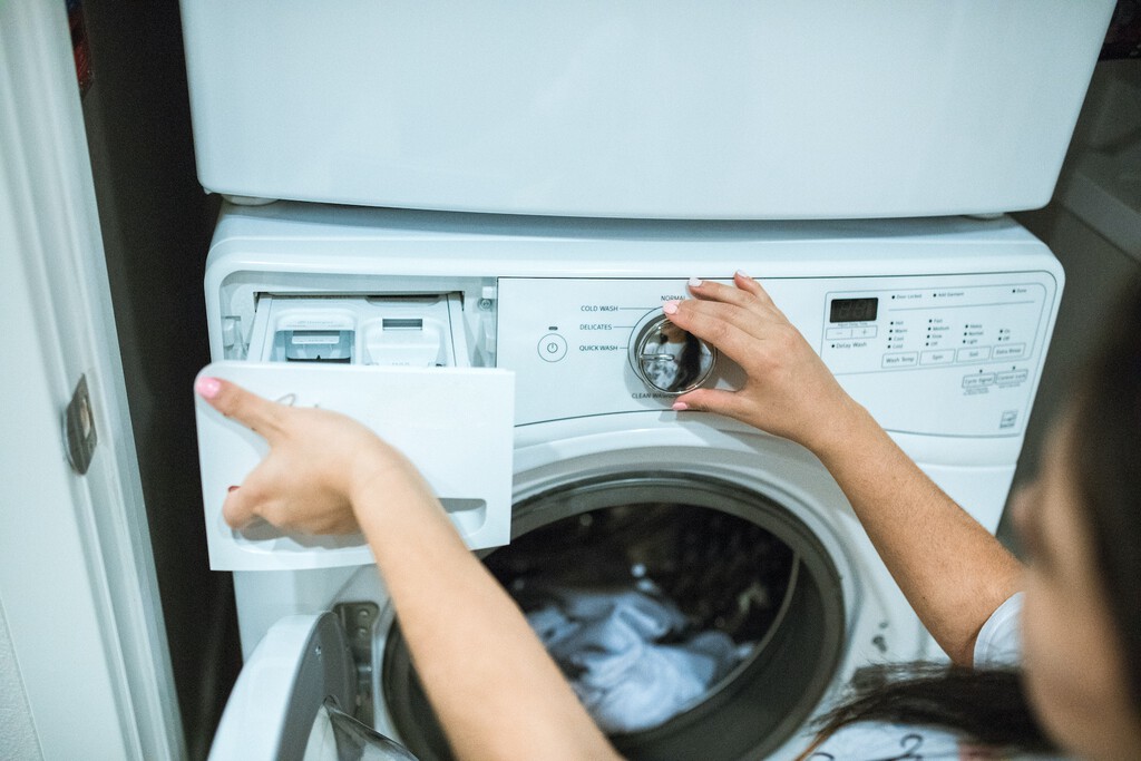 Tu lavadora puede funcionar como el primer día. Así puedes limpiarla y desinfectarla con productos que tienes en casa