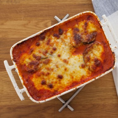 Parece una lasaña, pero no lleva pasta y se hace con solo tres ingredientes 