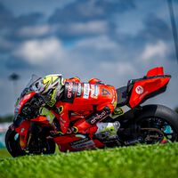 La lesión de Álvaro Bautista es más grave de lo que parecía: tiene vértebras dañadas y corrió así en Sepang 