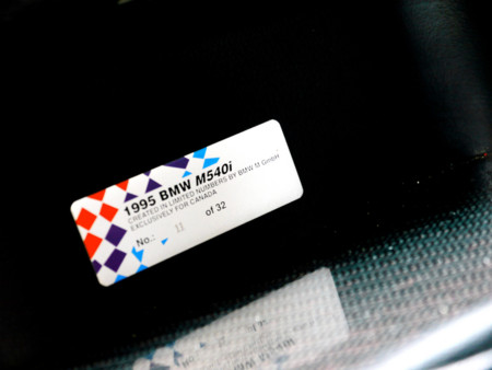 BMW M540i placa numerada