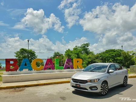 Manejamos el Dodge Neon 2017, ¿es suficiente el peso del nombre para triunfar?