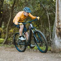 Decathlon vende la bicicleta de montaña eléctrica resistente a la lluvia, con gran batería y 50% de descuento  