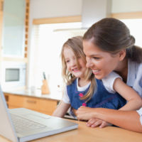 Si vives en Francia, tu hijo podrá denunciarte por publicar fotos suyas en redes sociales