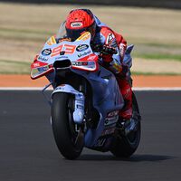 Marc Márquez arrasa en el viernes de MotorLand y apunta a su primera victoria con Ducati en MotoGP