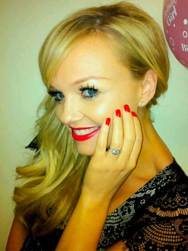 Baby Spice se nos hace mayor y mujer casadera