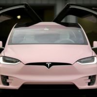 Este es Verity, el genuino Tesla Model X de color rosa