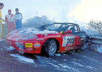 Ferrari 360 parcialmente tostado, decorado con notas de nata