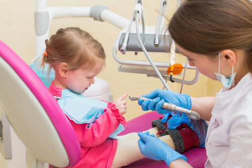 Primer visita al dentista: nueve consejos para preparar a los niños e iniciar una relación positiva