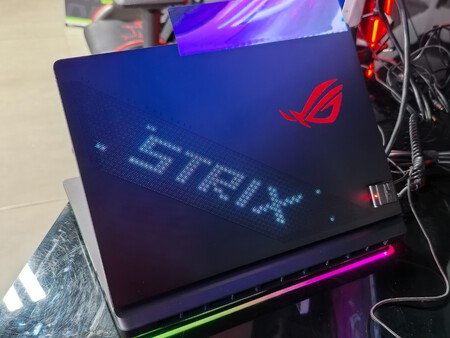 Rog Strix Scar 1618 3