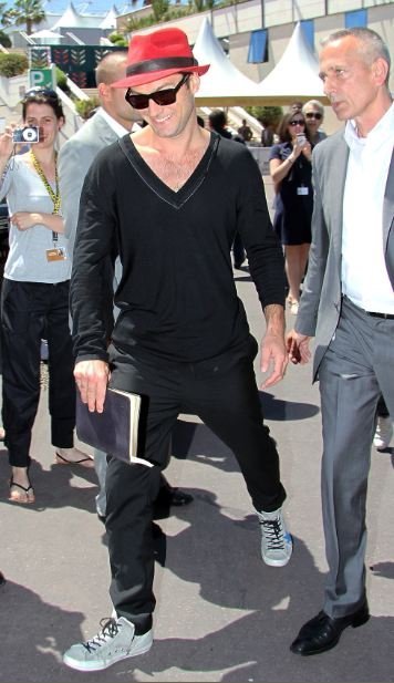 Jude Law sigue sorprendiendo con sus looks en Cannes