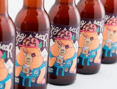 Es tiempo de cerveza bien fresquita: ¿te apetece tomarte una con Frank, el Big Bear?
