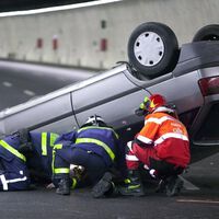 Un choque, tres colisiones: la DGT recuerda el efecto de un siniestro vial en los órganos internos si no usamos cinturón