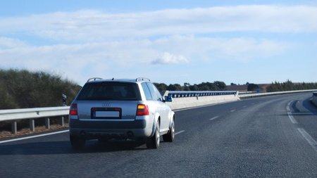 Circula por la derecha