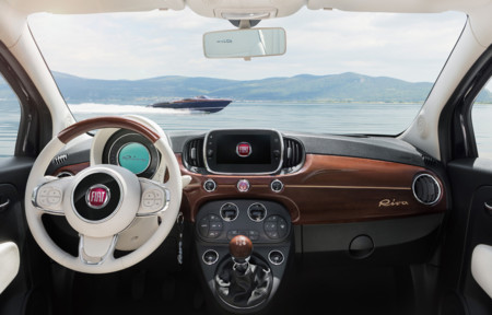 Surcar los mares de asfalto ya es posible poniéndote al timón del Fiat 500 Riva
