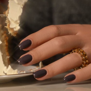 Estos colores de uñas potencian la belleza natural de las manos y rejuvenecen al instante