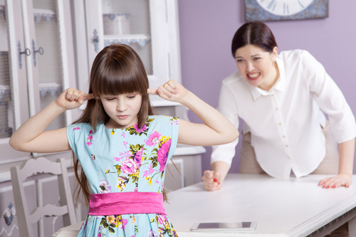 Cinco cosas que se te pueden escapar con facilidad, pero debes evitar decirle a tus hijos