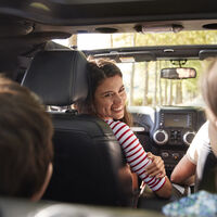 ¿A partir de qué estatura puede ir un niño en el asiento delantero del coche?