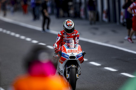 Jorge Lorenzo, frustrado, no entiende por qué Bautista es más rápido con una Ducati inferior