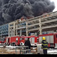 Um enorme estacionamento da BYD pega fogo na China: vídeo do incêndio é chocante 