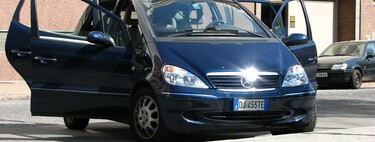 El "truco japonés" para bajar la temperatura del coche en un minuto es el mismo que llevamos haciendo toda la vida 