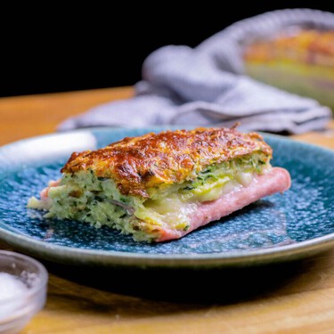Parece un sándwich de jamón york y queso pero es mucho más sano porque lleva calabacín en lugar de pan