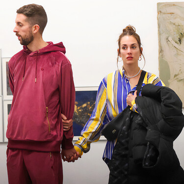 El refugio de David Broncano (41 años) y Silvia Alonso (36 años): un pueblo de Ávila en la Sierra de Gredos, con una iglesia medieval y vinos Denominación de Origen 
