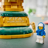 El trofeo del Mundial se viene a España, y también puede llegar a tu casa: Lego tiene la réplica perfecta para adornar el salón 