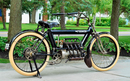 Alguien ha pagado casi 200.000 euros en una subasta por esta Pierce Arrow Four, una moto que no aparenta sus 109 años
